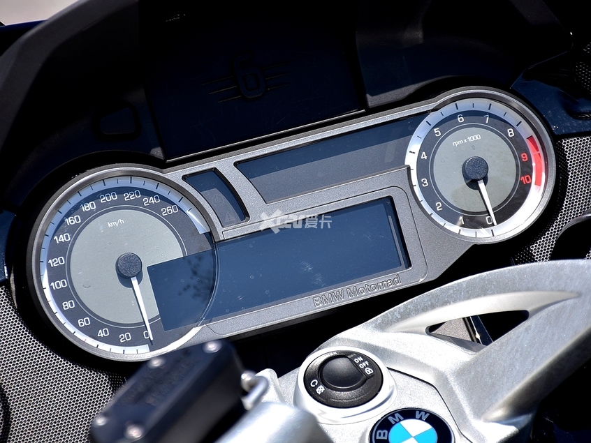 BMW K 1600 B试驾体验 比巡航更进一步:K1600家族豪华感加身-爱卡汽车