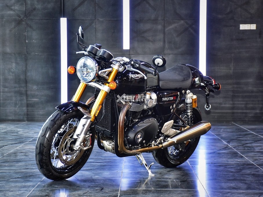 Thruxton RS߱ԭ֭ԭζCafe Racer񣬵ּκθװķʽְѡƽơ׹̨ѹ塢ӵʽĺշƣÿһϸڶʦǵľϸ˵һ̨Ħг˵һ̨ߵƷ