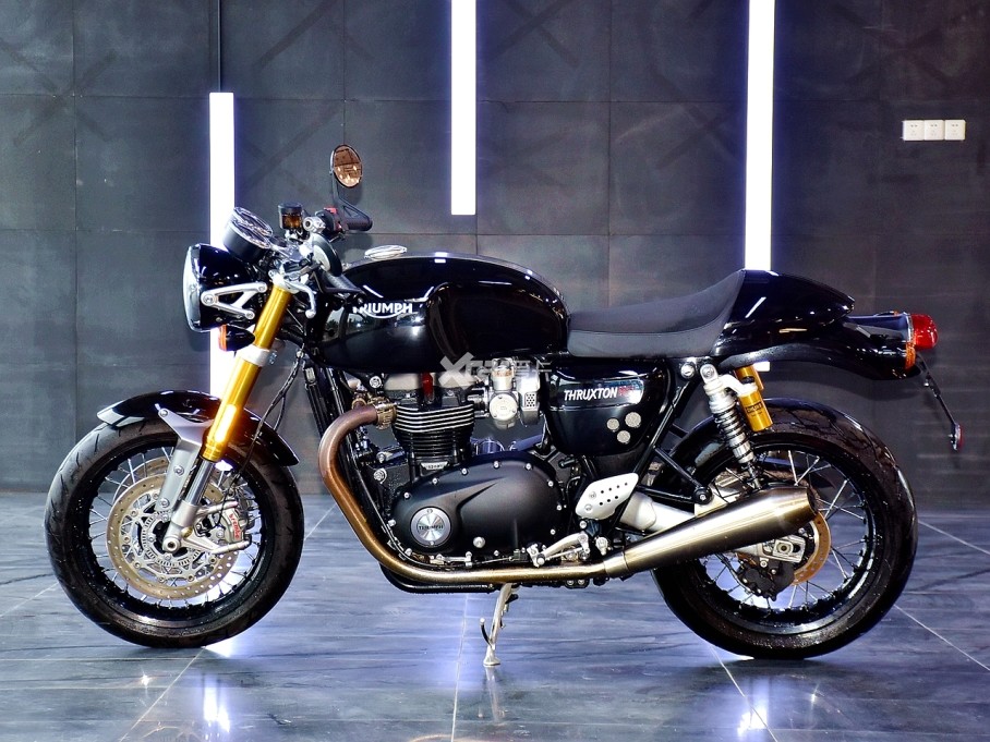 ڳߴ緽棬Thruxton RS󲿷ָųͬ1415mm趨˶ֳѾߣΪĽƣThruxton RSӾϸ˵ĸоһЩͬųô