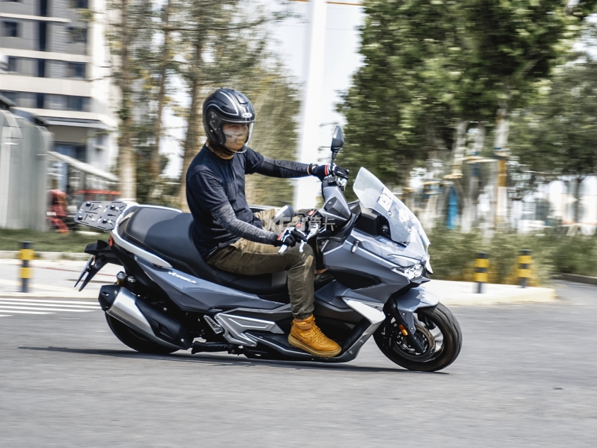 新势力玩跨界试驾大阳v锐adv350