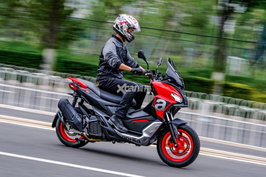 aprilia;阿普利亚;aprilia SR GT200