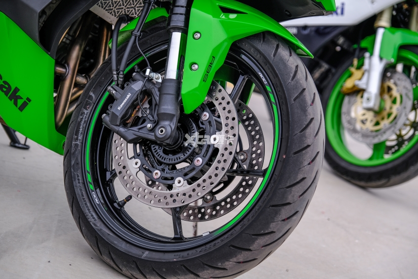 川崎Kawasaki;ZX-4R;ZX-4RR