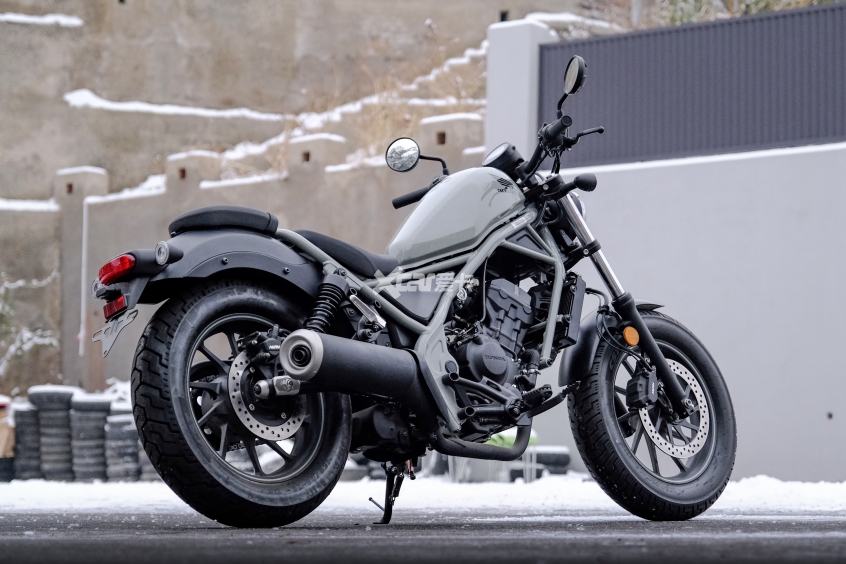 大廠巡航也有高性價比 本田cm300實拍:年輕化的日系bobber-愛卡汽車