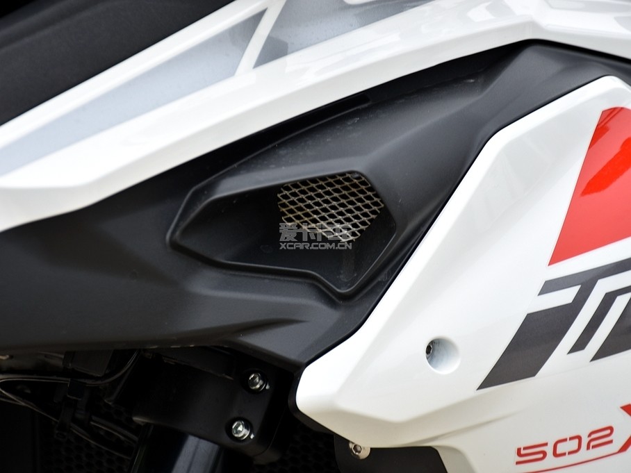 ;Benelli;TRK502X շ