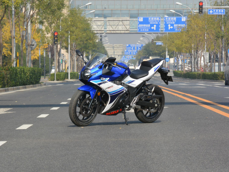 豪爵鈴木跨騎車2016款gsx250r abs