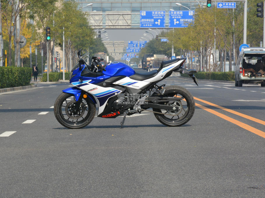 豪爵鈴木跨騎車2016款gsx250r abs