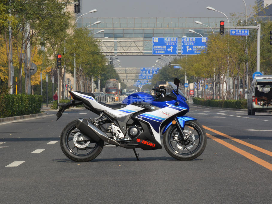 豪爵铃木跨骑车2016款gsx250r abs