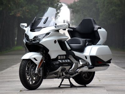 ڣ Gold Wing Tour