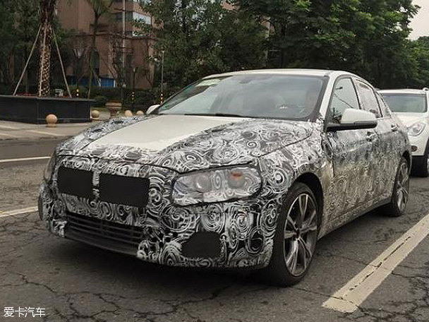 宝马1系三厢版国内测试谍照