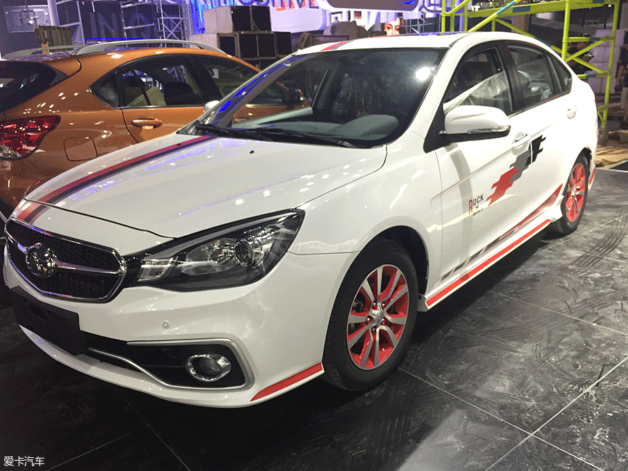 > 东南v5菱致plus摇滚版