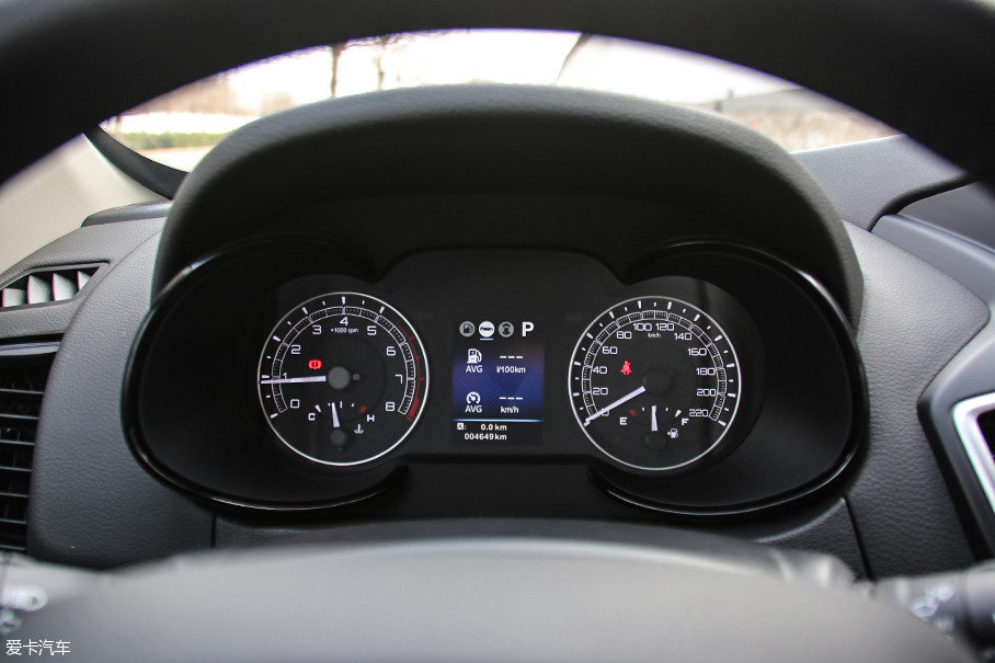 5寸彩色tft行车电脑显示屏可显示车辆的油耗,续航里程以及车辆工况