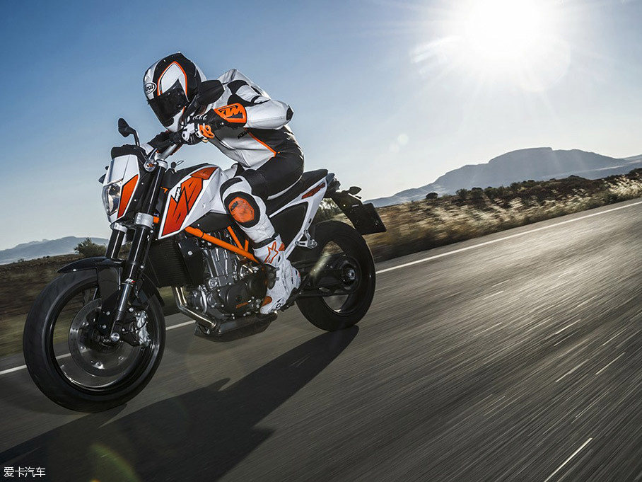 超级低扭以及更加暴躁的脾气,而690 duke将ktm的这些精髓完美演绎