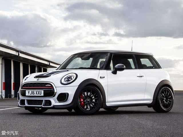 日前,mini官方正式发布了一款赛道版本的mini