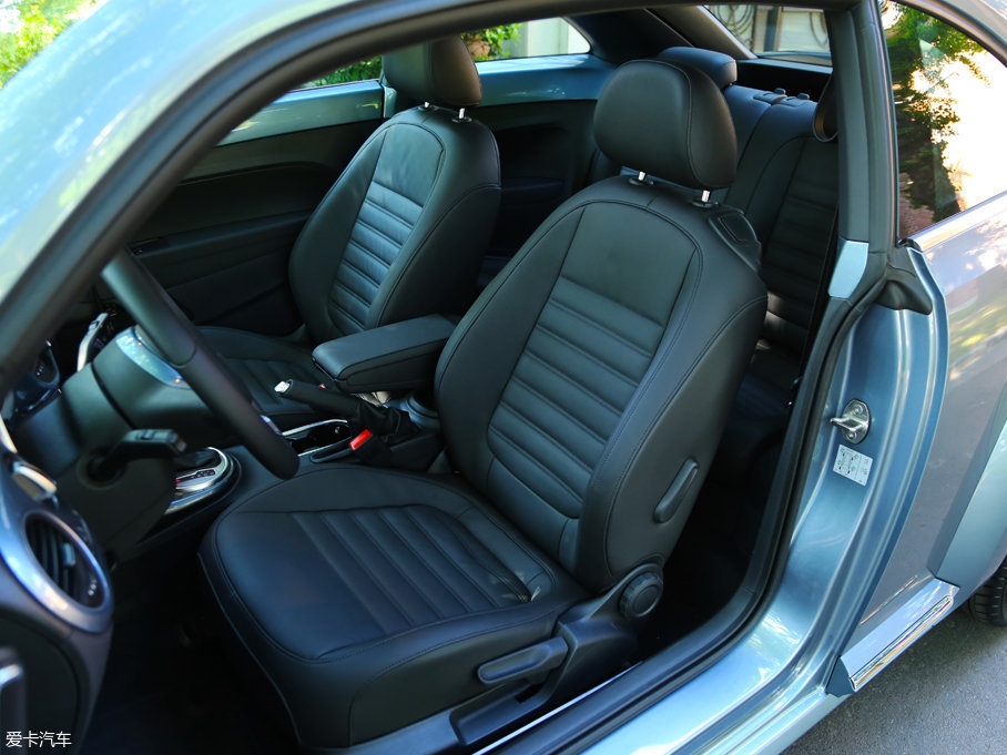 试驾车型采用vienna真皮座椅,拥有三种颜色可选,座椅提供不错的支撑性