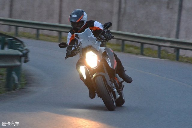 KTM 1290 SUPER DUKE GT