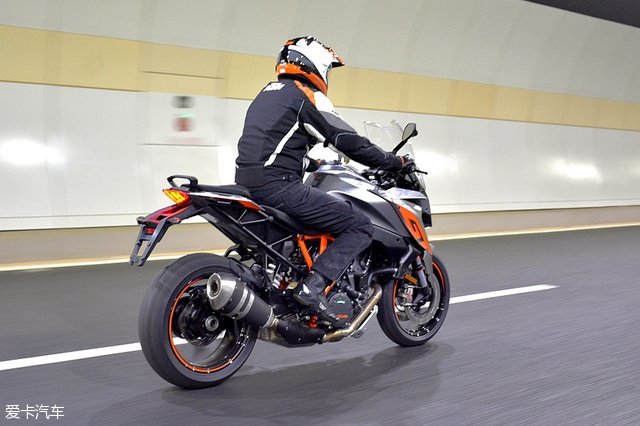 KTM 1290 SUPER DUKE GT