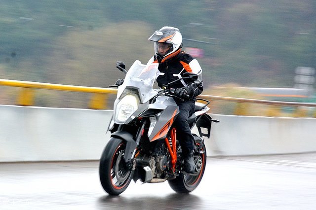KTM 1290 SUPER DUKE GT