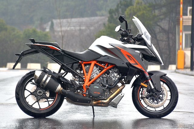 KTM 1290 SUPER DUKE GT