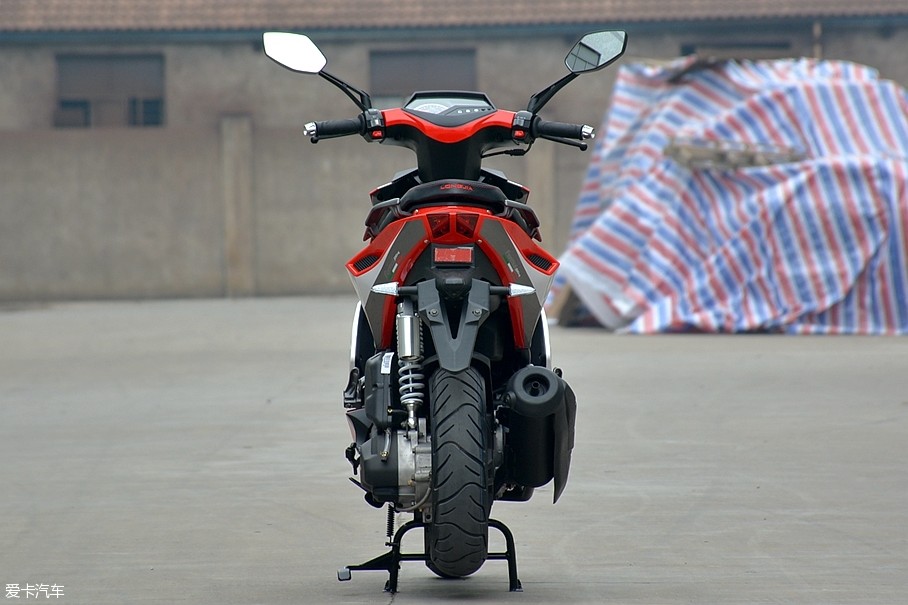 龙嘉踏板摩托车 150cc图片