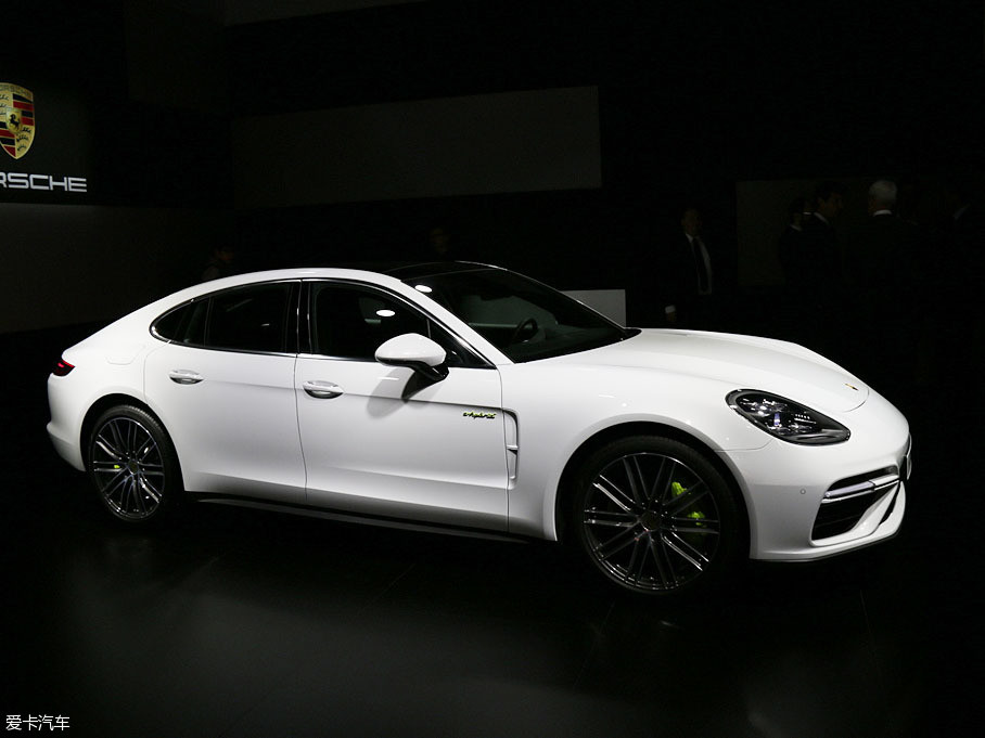 2017߳չǰϦĴ֮ҹϣʱPanamera Turbo S E-Hybrid࣬³ĿڴµĲʽ춯ϵͳ