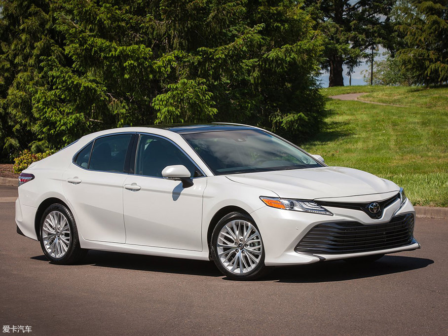 全新凯美瑞海外版官图豪华运动双选择