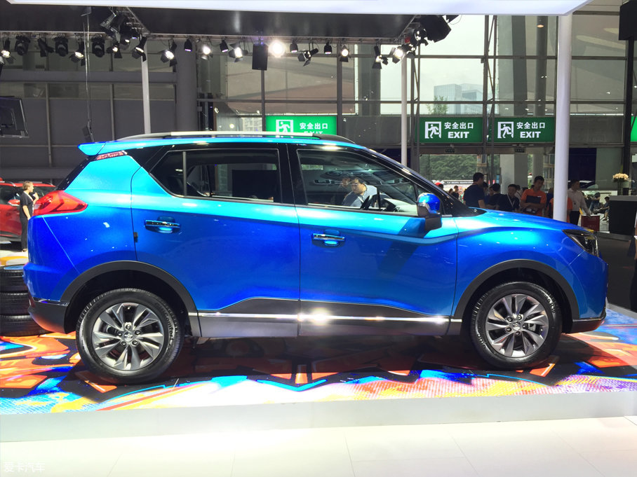 海马S5青春版成都车展上市 5.98万起售