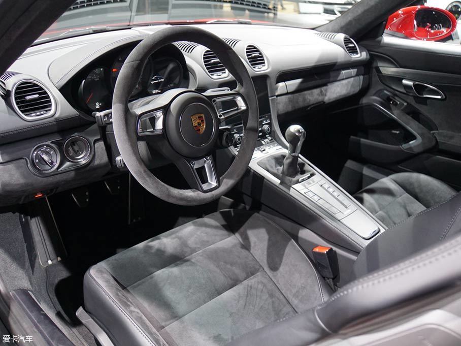 在本届洛杉矶车展上，保时捷718 cayman GTS正式发布亮