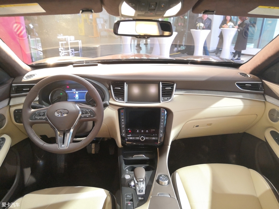 东风英菲尼迪全新QX50