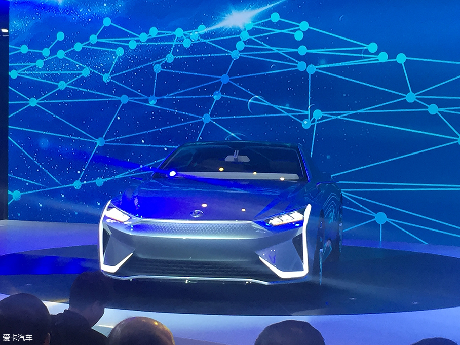 2018北京车展:东风eπ新能源轿跑概念车