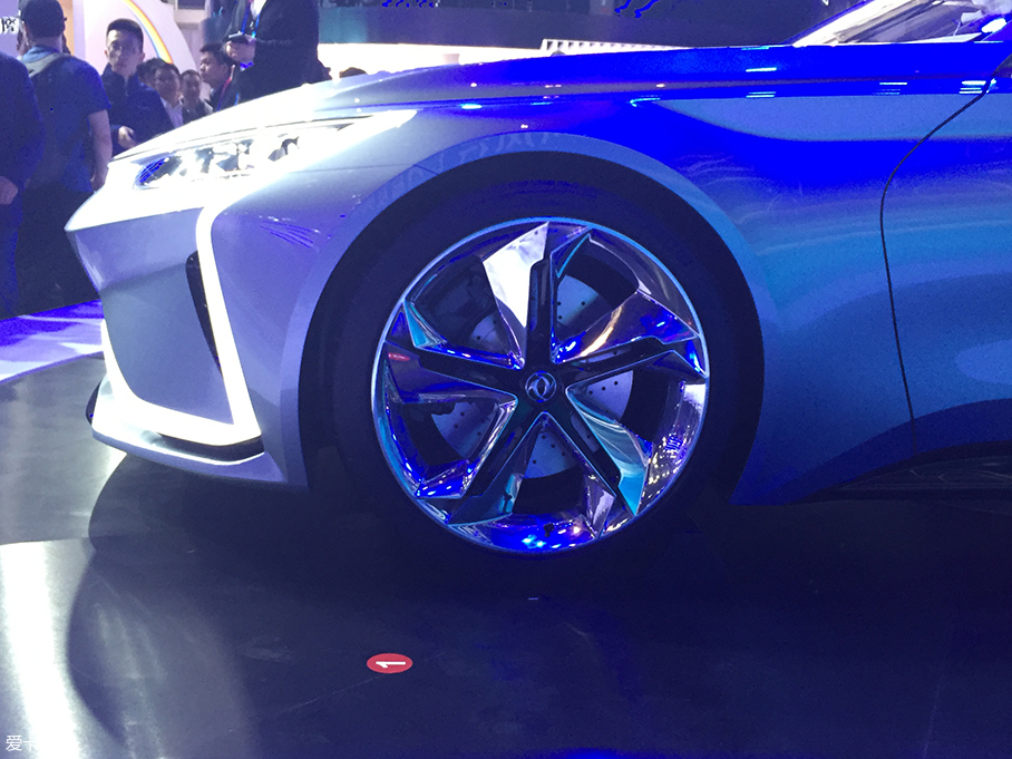 2018北京车展:东风eπ新能源轿跑概念车