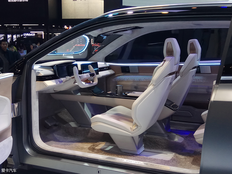 北京车展：爱驰首款纯电动SUV正式发布