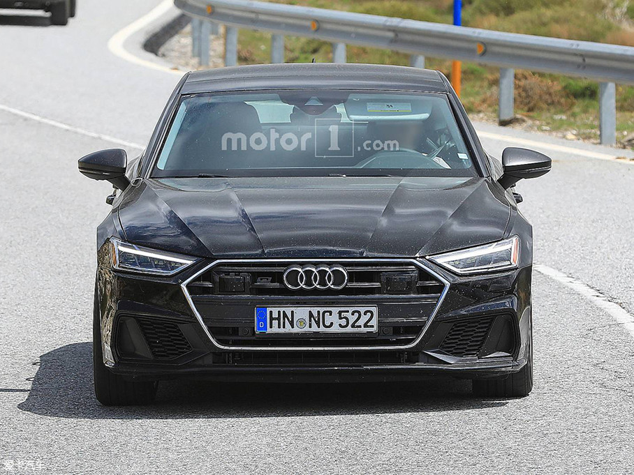 > 全新一代奥迪s7谍照