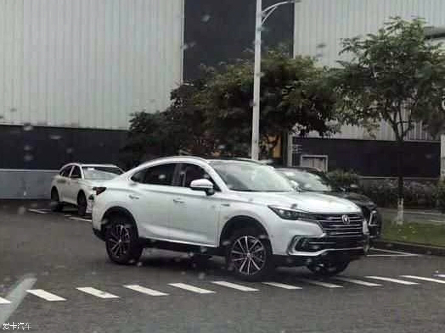 长安CS85无伪实车照曝光 定位轿跑SUV 长安CS85无伪实车照曝光 定位轿跑SUV