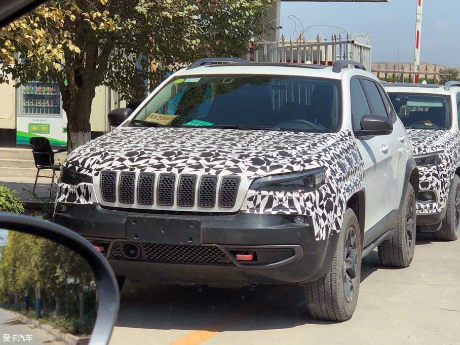 Jeep新款自由光现身国内路试 新增2.0T Jeep新款自由光