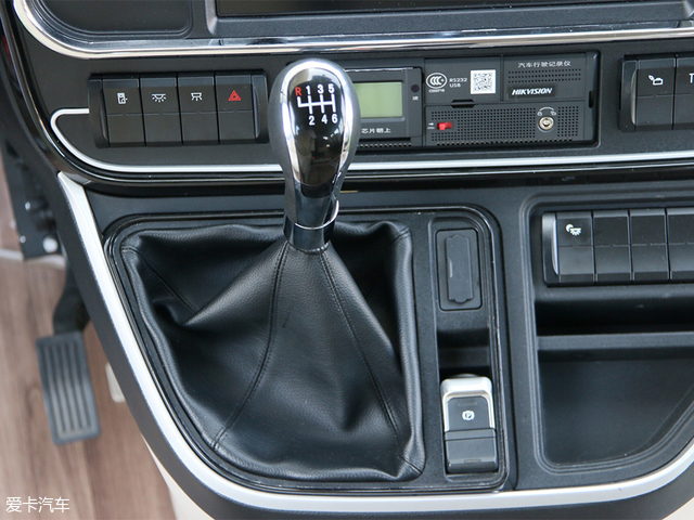 宇通全新商旅客车cl6上市售2498万起