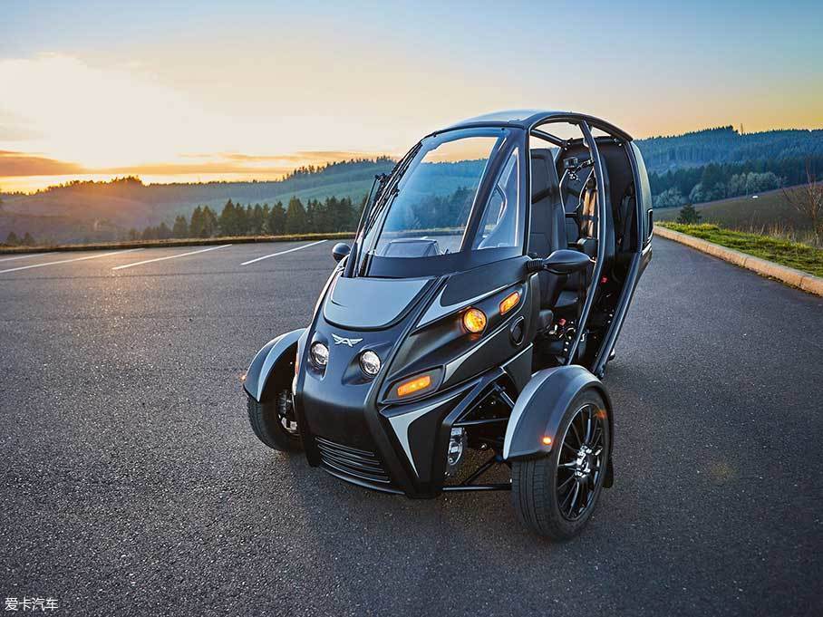 > arcimoto推三轮电动车