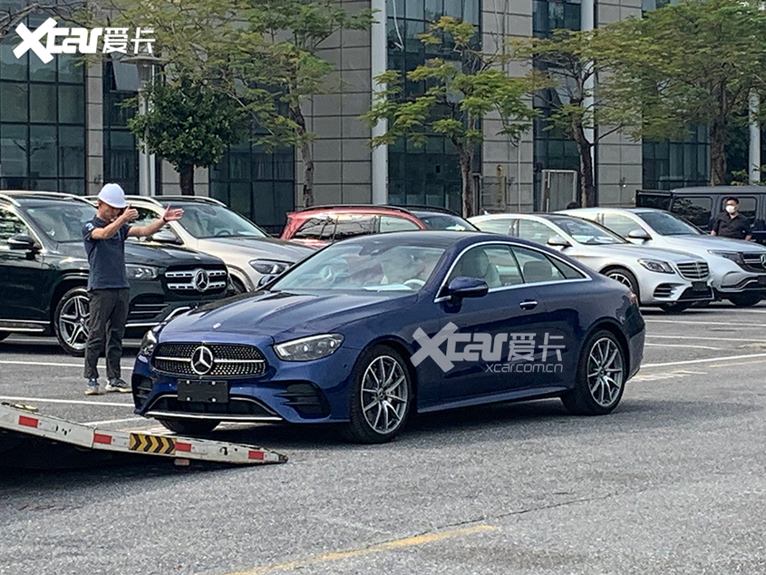 新款奔驰E级轿跑车
