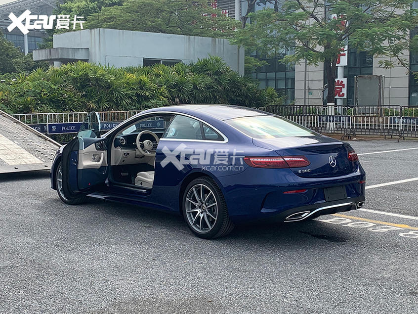 新款奔驰E级轿跑车