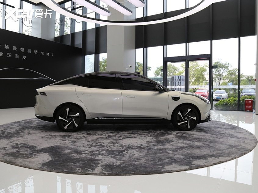 威马首款轿车——M7发布 续航里程800km