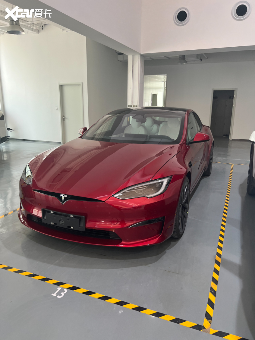 特斯拉Model S;烈焰红