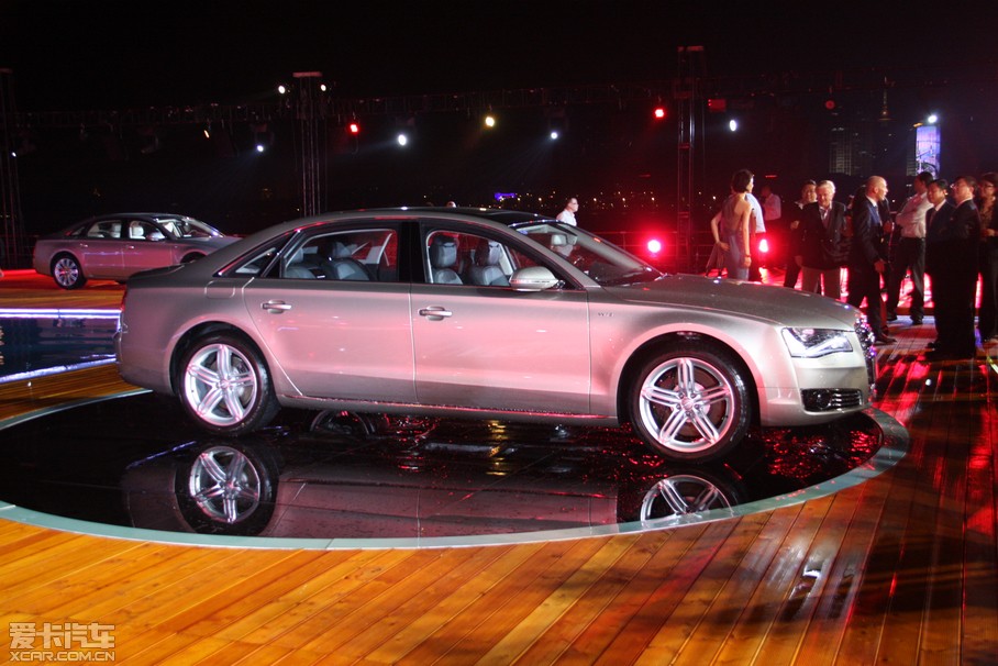 > 全新奥迪a8l w12正式上市