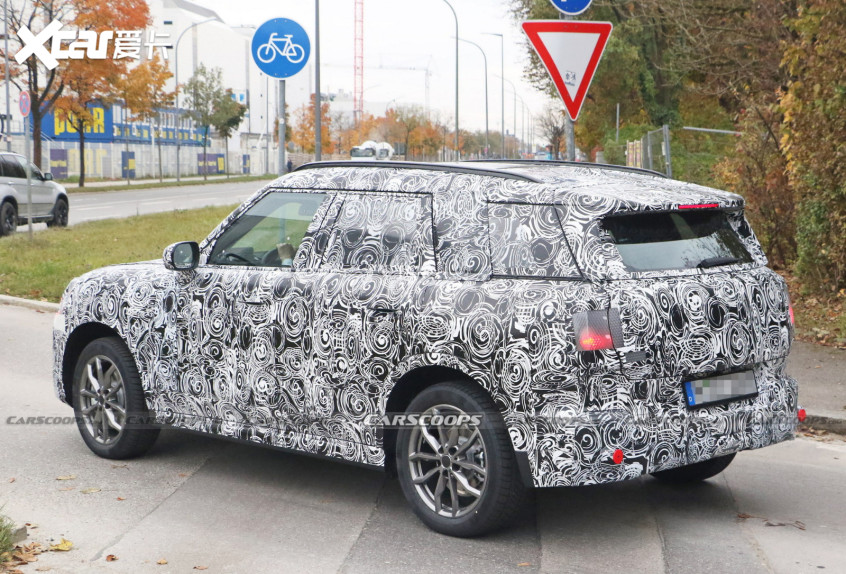 https://www.carscoops.com/2021/10/2024-mini-countryman-makes-spy-debut-revealing-bigger-footprint/