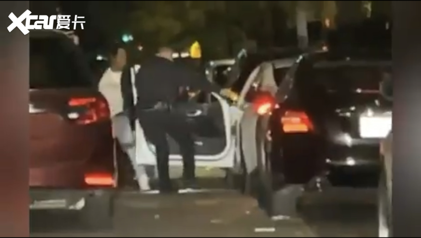 警察在布鲁克林向一辆现代索纳塔司机开枪