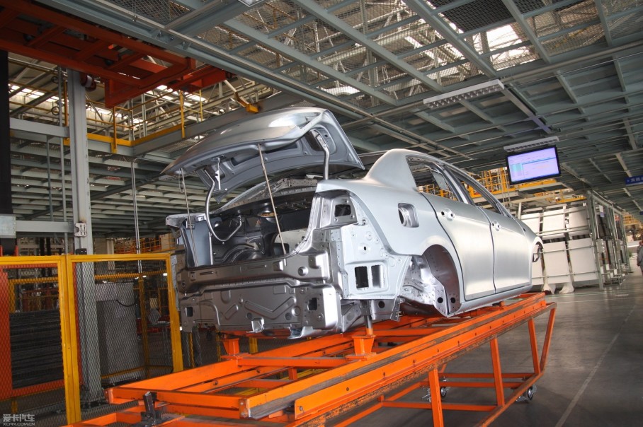 > 参观一汽欧朗工厂