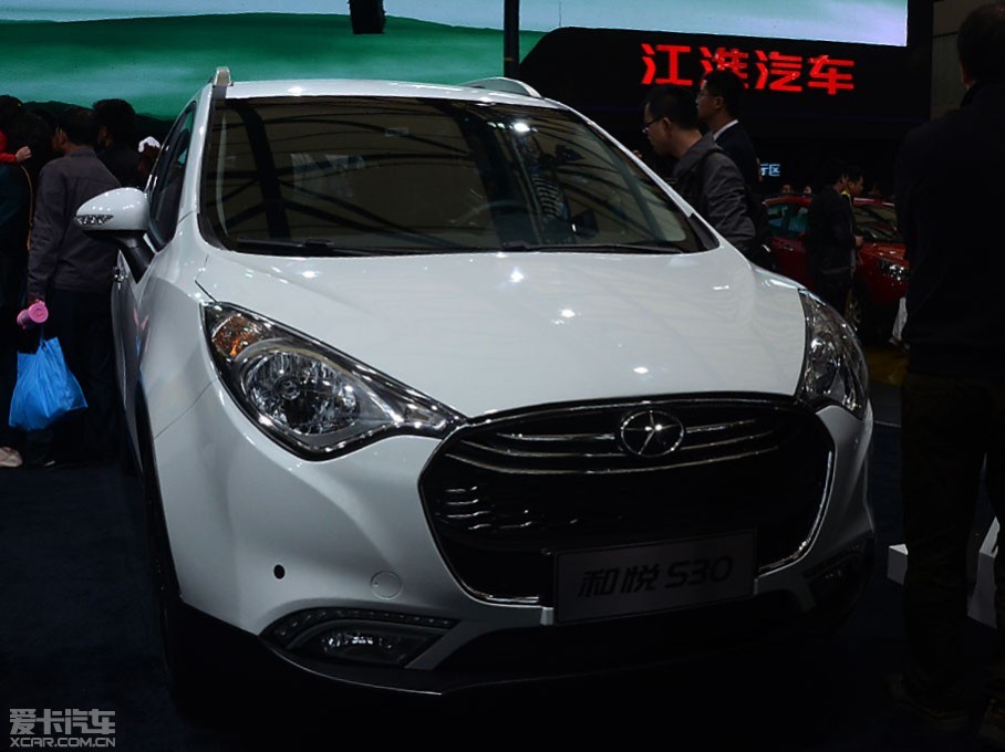 在本届车展上,江淮带来了一款全新小型suv——和悦s30.
