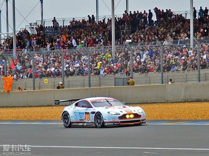 95号阿斯顿·马丁赛车撞墙 车手(1/3)