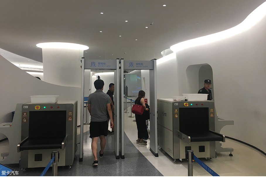 安检是必要的过程啦,你懂的.
