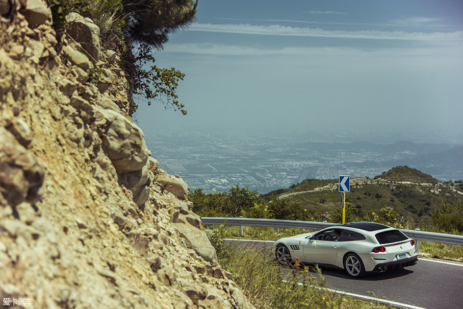 法拉利GTC4 Lusso