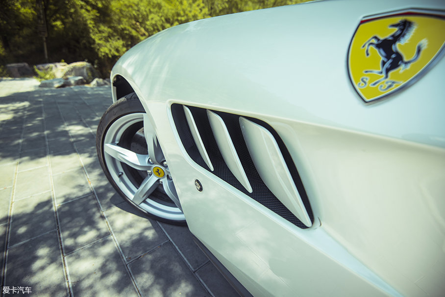 法拉利GTC4 Lusso
