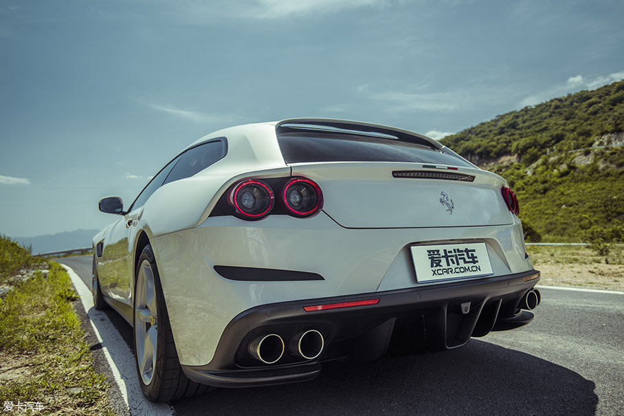 法拉利GTC4 Lusso